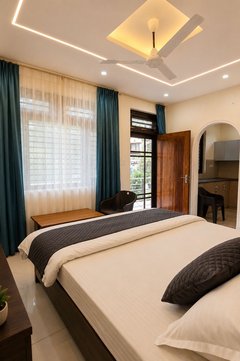 Study room at Sukoon Stays Bhimtal — queen-size bed